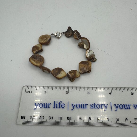 Natural Shell Bead Bracelet In Earth Tones 7.5 inches - Picture 4 of 4